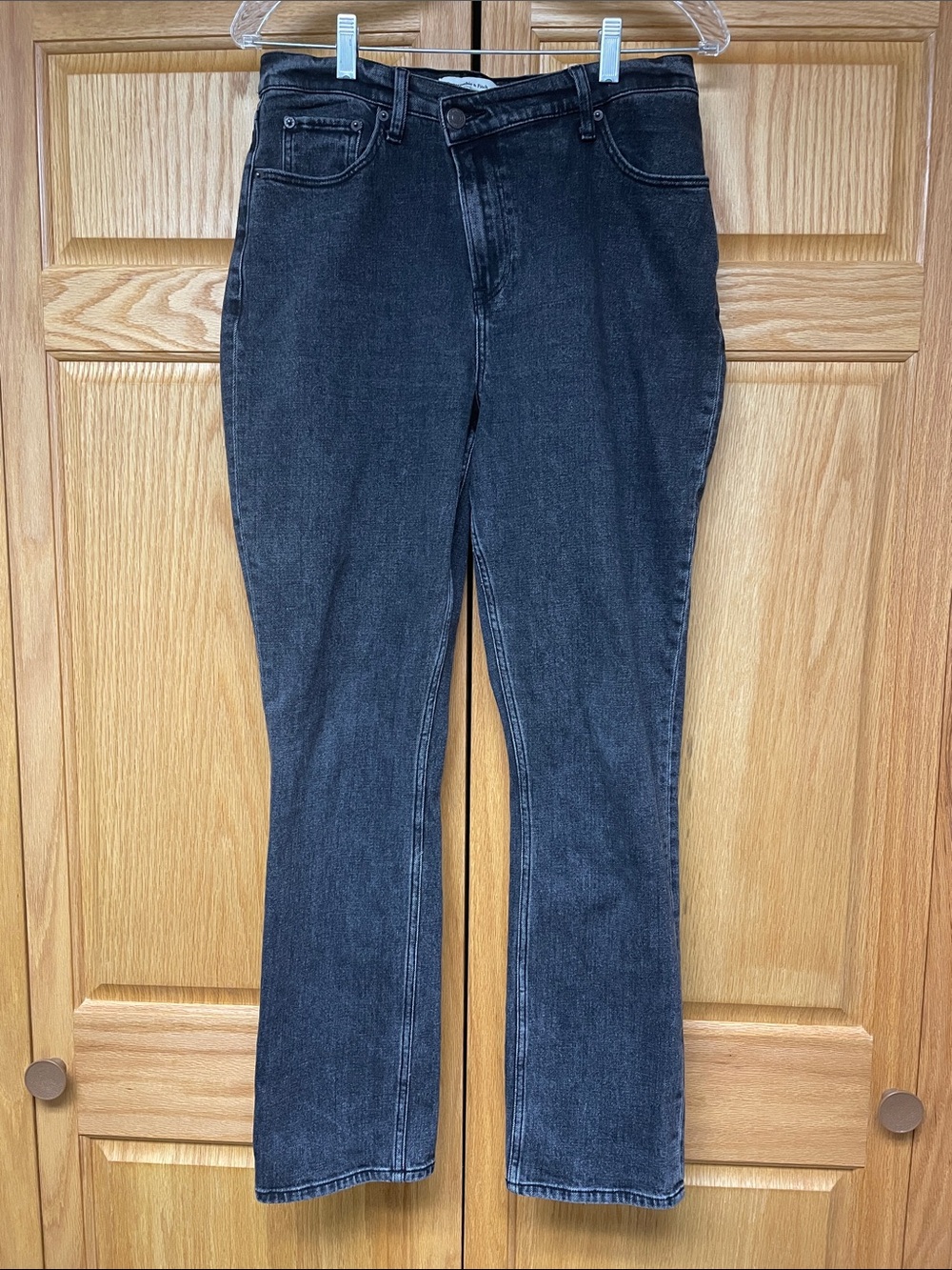 Abercrombie & Fitch 90s Slim Straight Ultra High Rise - Size 8